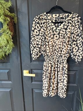 Express Black and Cream Animal-Print Smocked-Waist Mini Dress xs